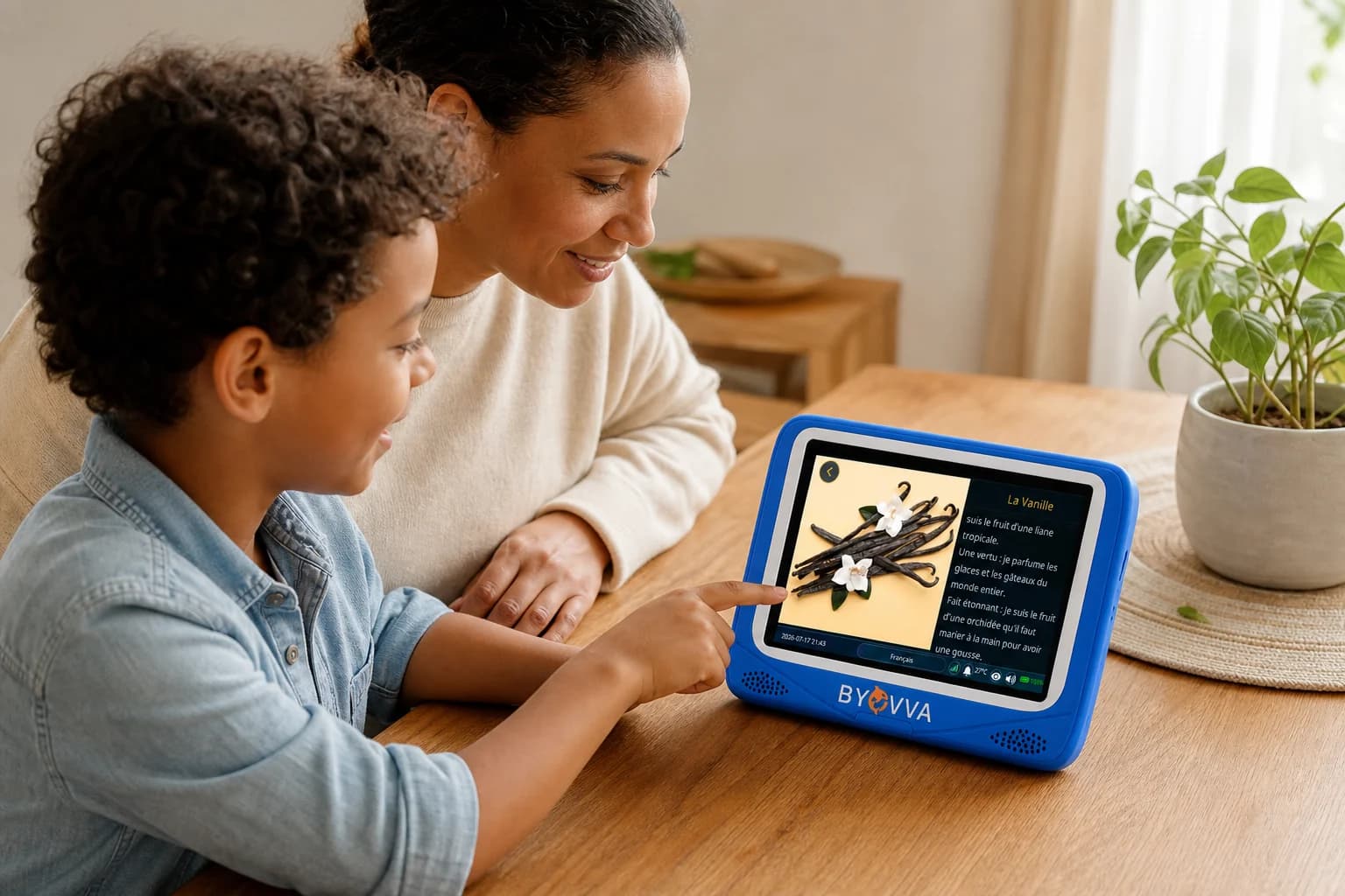 Un enfant et son parent utilisent le module Plantes sur une tablette BYOVVA.